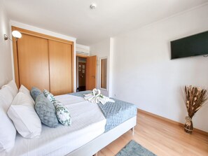 1 habitación, tabla de planchar con plancha, wifi gratis y ropa de cama 