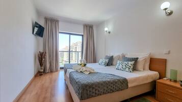 1 bedroom, iron/ironing board, WiFi (free), bed sheets