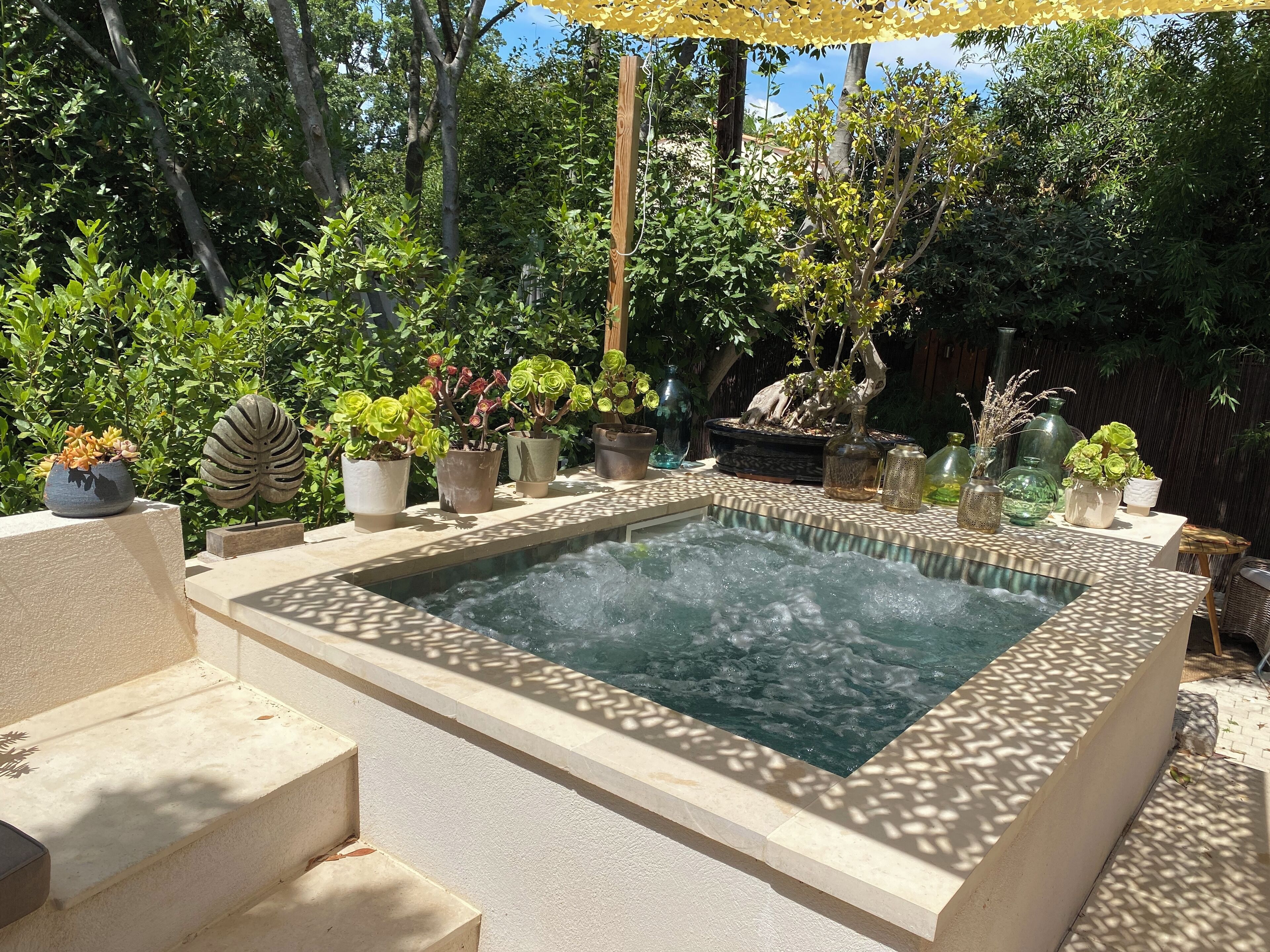 Bain à remous extérieur