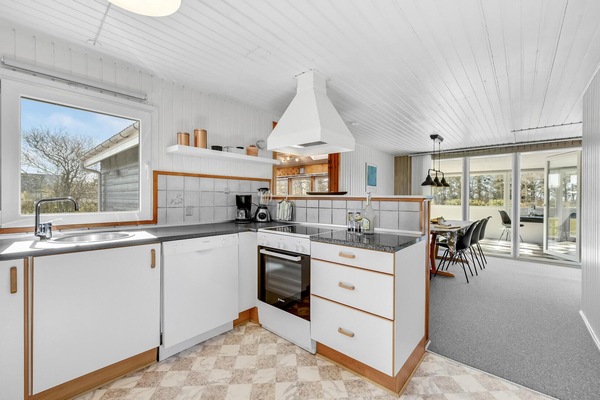 Réfrigérateur, plaque de cuisson, lave-vaisselle, cafetière/bouilloire