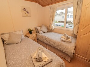 Cottage | 3 bedrooms, individually decorated, individually furnished, free WiFi - 4 The Oaks (Newcastle-upon-Tyne)