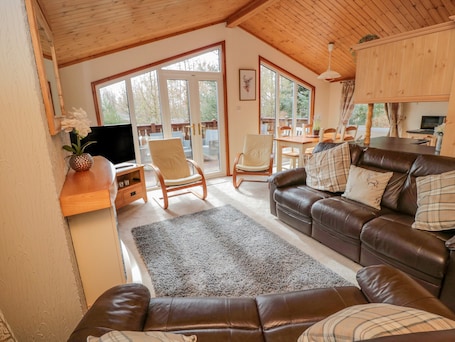 Cottage | Interior. 4 The Oaks