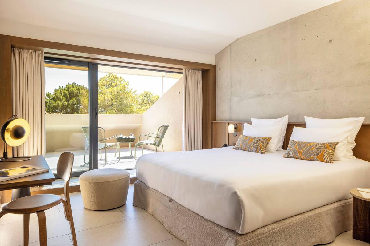 Deluxe Double Room | Minibar, in-room safe, soundproofing, WiFi (free)