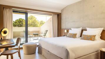 Minibar, in-room safe, soundproofing, free WiFi