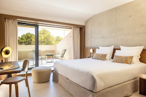 Habitación Deluxe doble | Minibar, caja fuerte, sistema de insonorización y wifi gratis