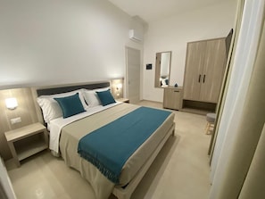 Luxe beddengoed, bedden met traagschuimmatras, een kluis op de kamer