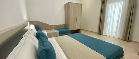 Premium bedding, memory foam beds, in-room safe, free WiFi