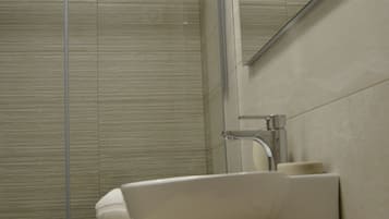 Basic Double or Twin Room | Bathroom | Shower, free toiletries, hair dryer, bidet