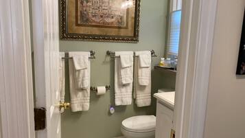 Combined shower/bathtub, hair dryer, towels, soap