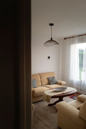 TV, libri, impianto stereo