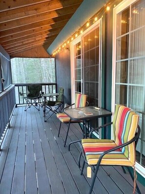 Terrace/patio - Minutes to Sandy Beach, House w Firepit, Grill, 2 Kayaks and Screen Porch (Madison)