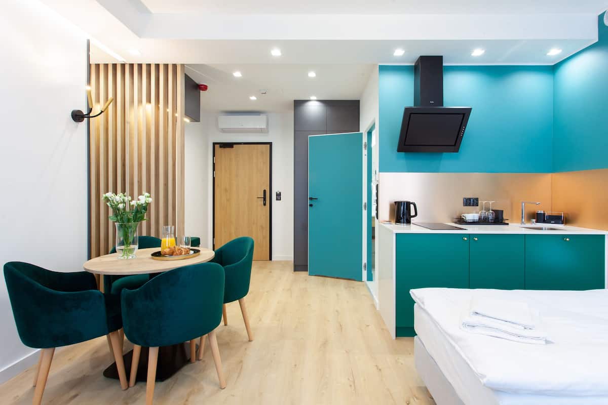 Habitación estándar con 2 camas individuales | Ropa de cama hipoalergénica y cortinas blackout