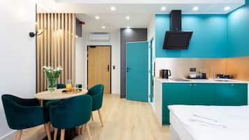 Quarto duplo standard | Roupas de cama antialérgicas, cortinas blackout