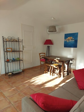 Interior - Charming villa 50 m from the sea. Pets allowed (conca)