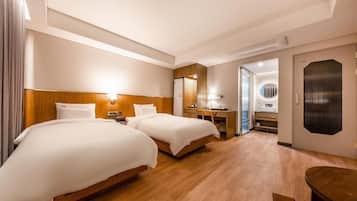 Standaard Twin kamer | Luxe beddengoed, donzen dekbedden, een bureau, een laptopwerkplek