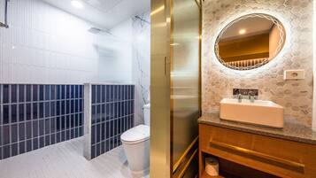 Jetted tub, free toiletries, hair dryer, bathrobes