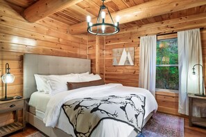 4 habitaciones, escritorio y tabla de planchar con plancha 