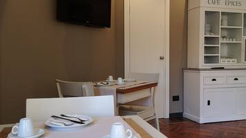 Tägliches inbegriffenes kontinentales Frühstück