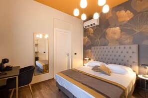 In-room safe, individually decorated, individually furnished, desk - The Time Home&Hotel (Santa Margherita Ligure)