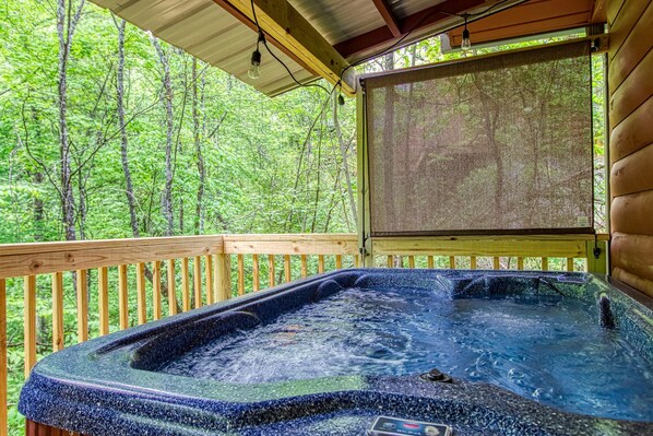 Outdoor spa tub