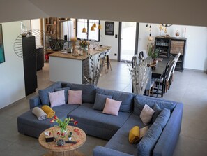 Fernseher, Tischtennisplatte