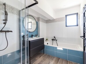 Bathtub, hair dryer, towels