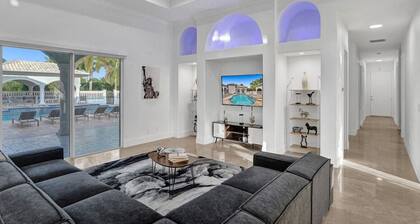 7000sf Mansion/Gameroom/Theater/Heated Pool