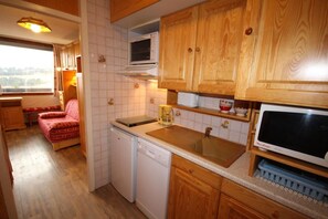 Fridge, microwave, oven, dishwasher - 300m from resort center, view panoramic, balcony, tv, ski locker, 21m², Les Saisies (Hauteluce)