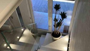 Deluxe Apartment | Living area | 24-inch LED TV with cable channels, TV - Residenza CasaNova (Venice)
