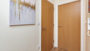 Apartment, 1 Queen-Bett | 1 Schlafzimmer, kostenloses WLAN, Bettwäsche