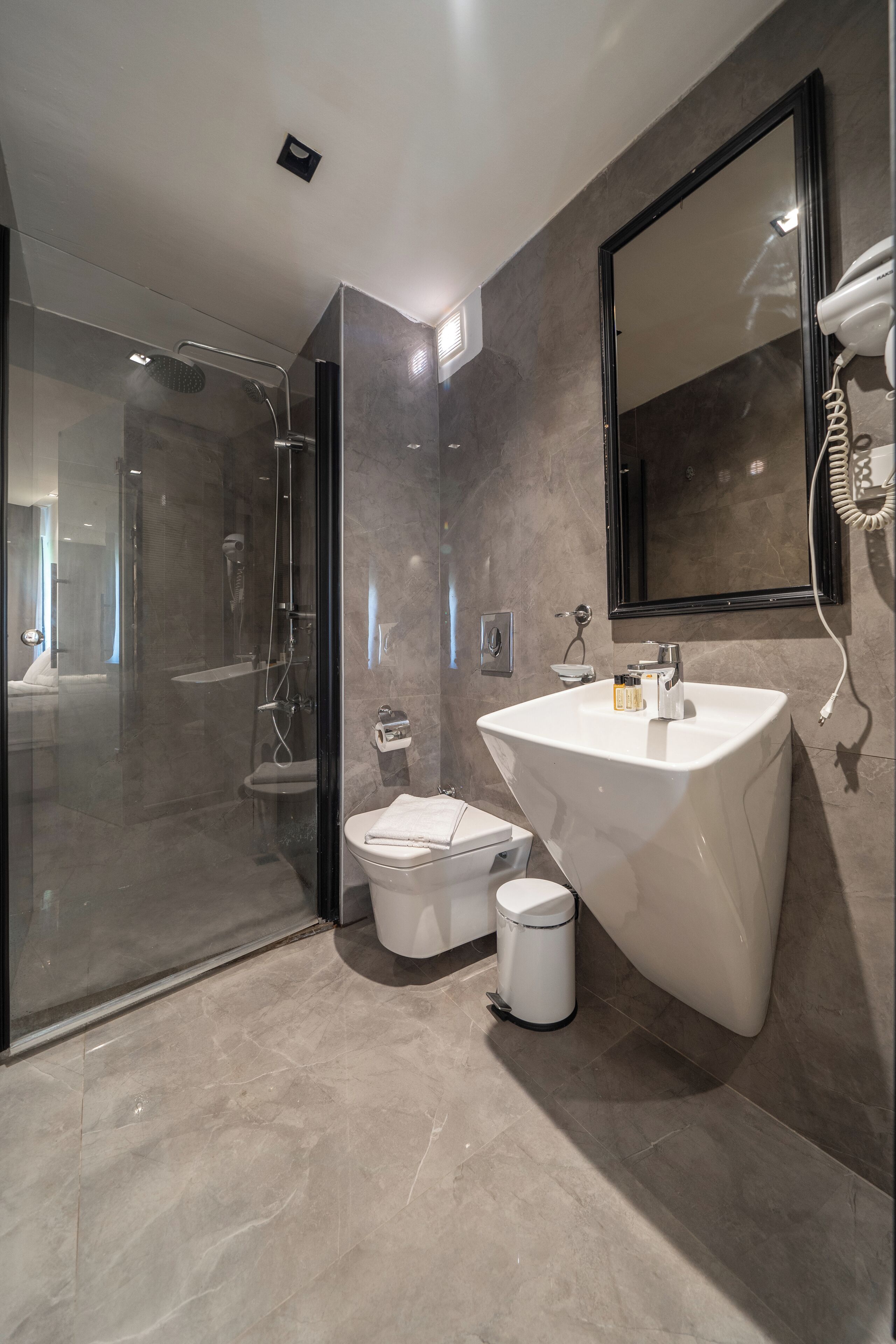 Deluxe-værelse med dobbeltseng eller 2 enkeltsenge | Minibar, skrivebord, arbejdsområde til bærbare computere