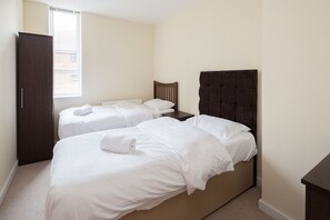 Apartment, 2 Queen-Betten | 2 Schlafzimmer, kostenloses WLAN, Bettwäsche