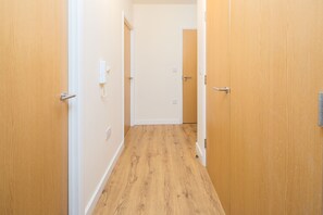 Apartment, 2 Queen-Betten | 2 Schlafzimmer, kostenloses WLAN, Bettwäsche