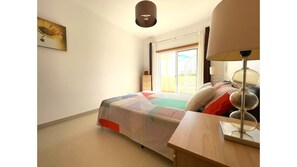 2 makuuhuonetta, silitysrauta/-lauta, ilmainen Wi-Fi, vuodevaatteet
