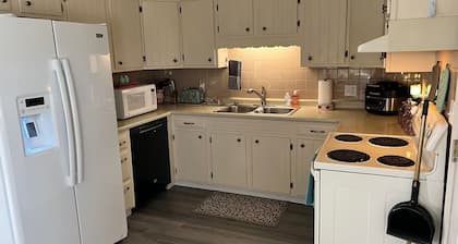 3-Bedroom w/Attached Garage