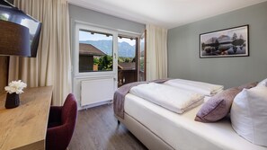 Comfort Double Room, 1 King Bed, Non Smoking, Mountain View