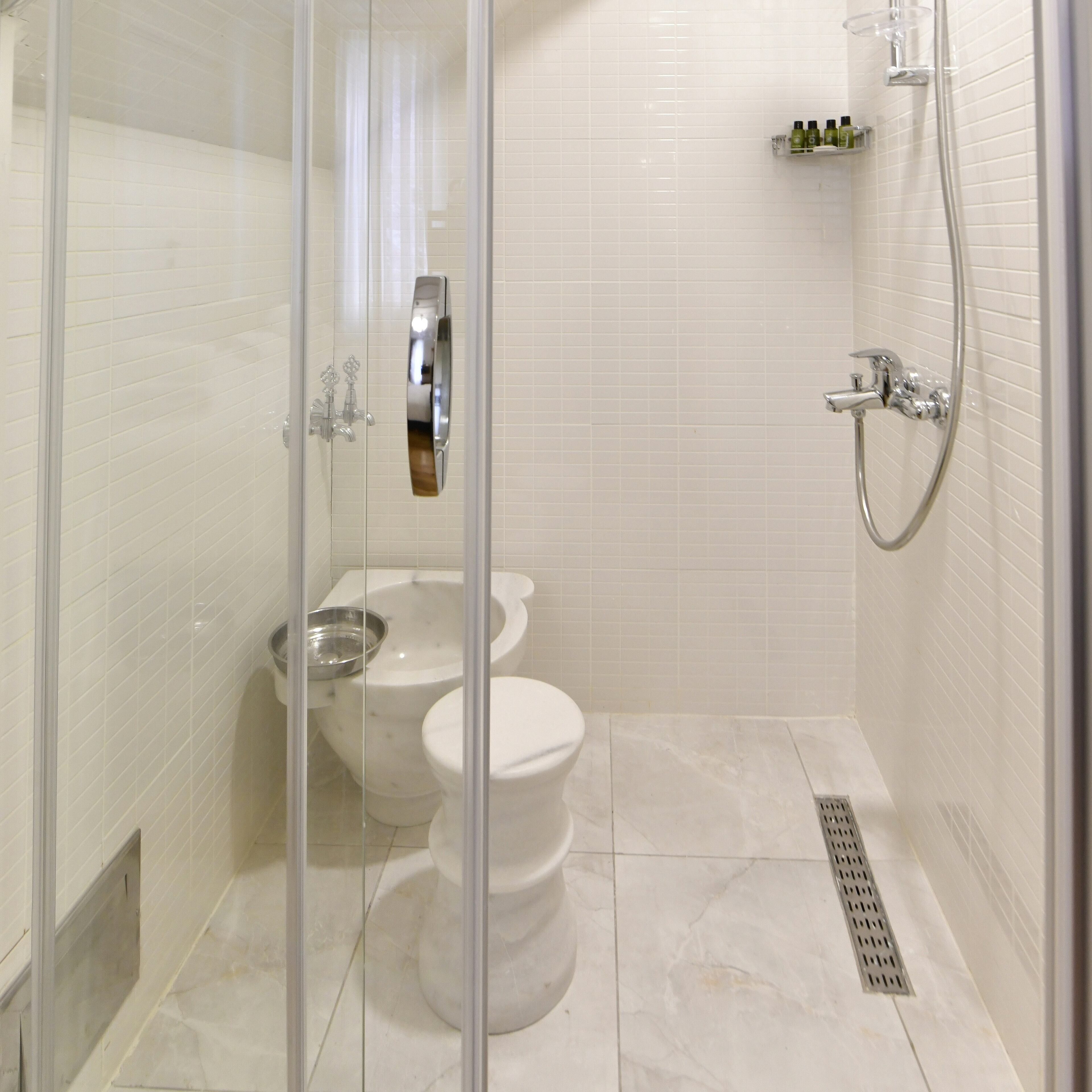 standard double or twin room | bathroom | shower, rainfall showerhead, free toiletries, hair dryer