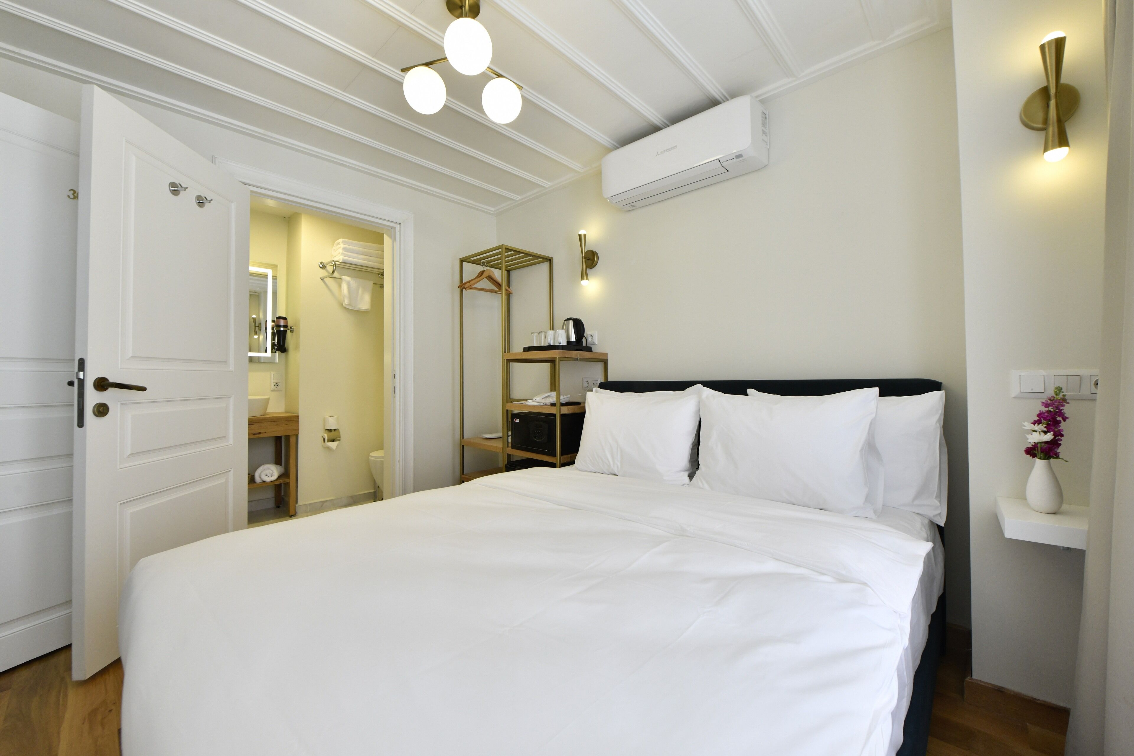 standard double or twin room | minibar, in-room safe, blackout curtains, iron/ironing board