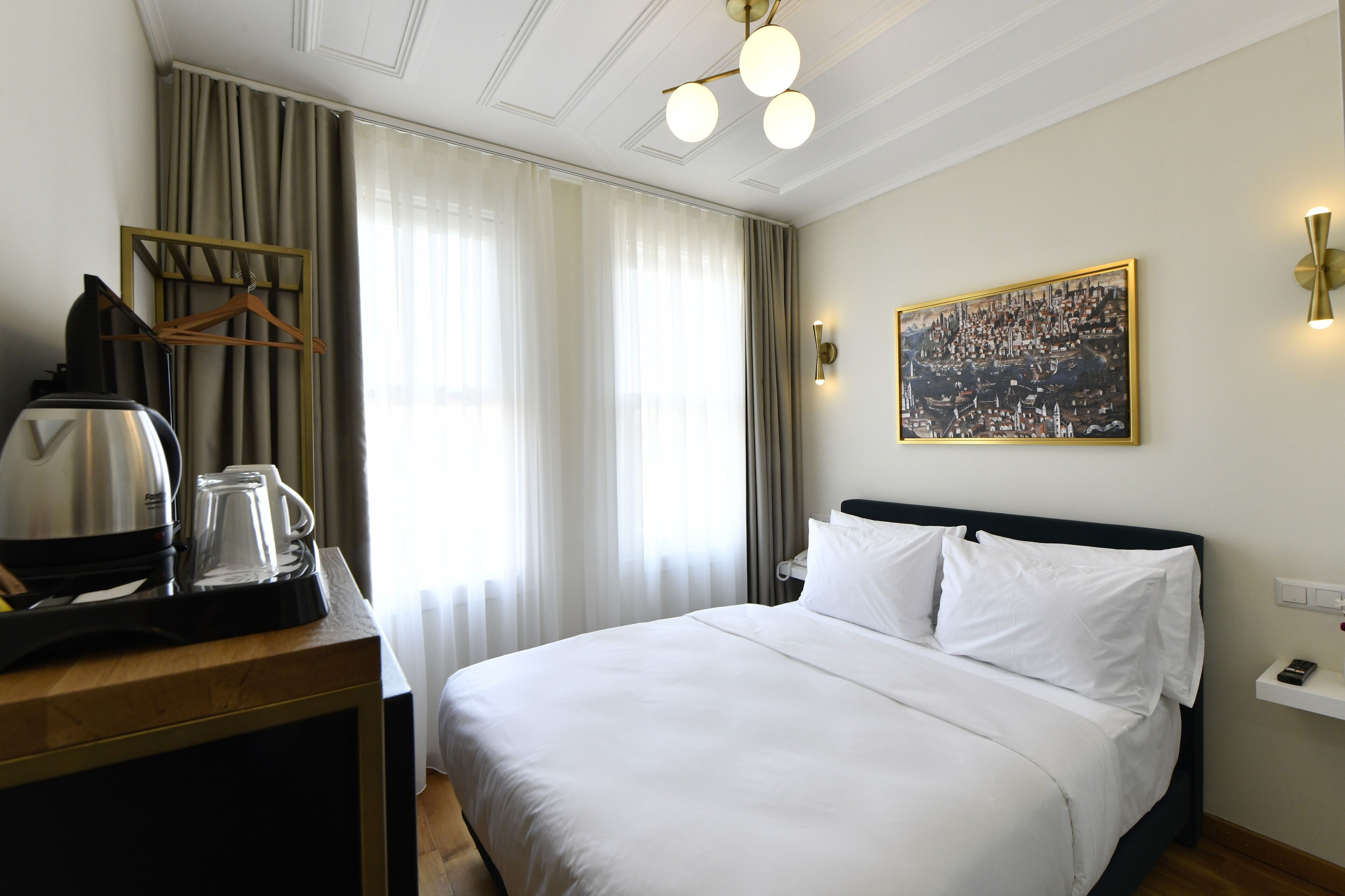 standard single room | minibar, in-room safe, blackout curtains, iron/ironing board