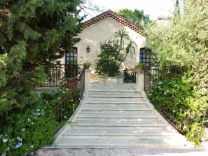 Property grounds - 1. Apricot 1 , Les Bastidieres (Toulon)