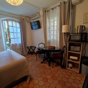 Room - 1. Apricot 1 , Les Bastidieres (Toulon)