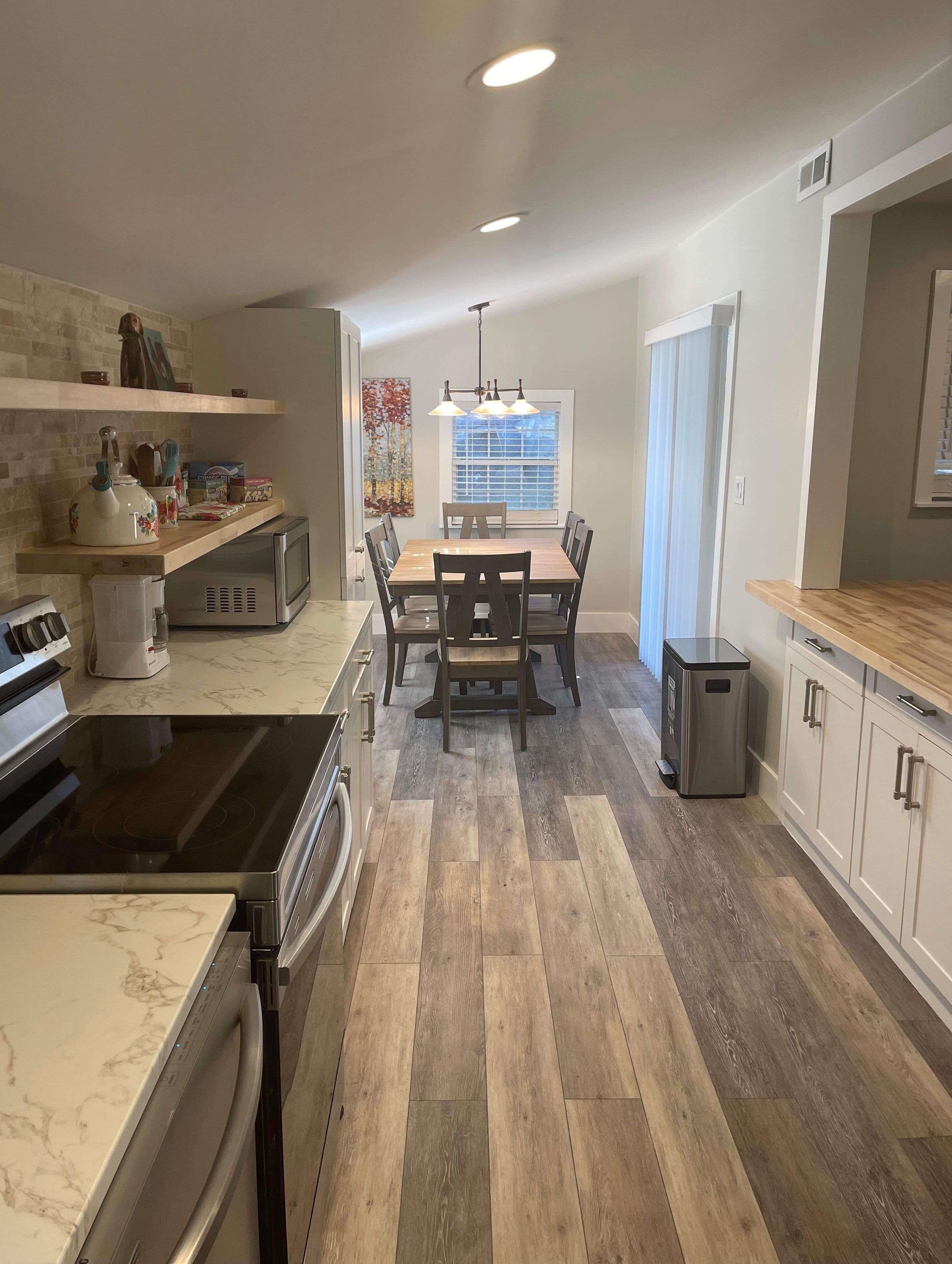 Beautiful mountain rock cabin with 47 acres of private walking trails to enjoy 