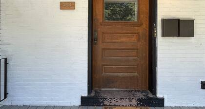 Downtown Apartment With Game Room! Walking Distance to Bars/Restaurants