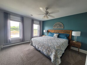 3 bedrooms, desk, iron/ironing board, free WiFi