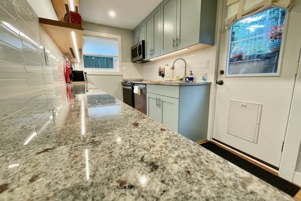 KĂŒhlschrank, Mikrowelle, Ofen, Herdplatte