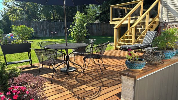 Outdoor dining - Bloomington Indiana Rental- 2BR/1BA Apartment on ground floor of duplex (Bloomington)