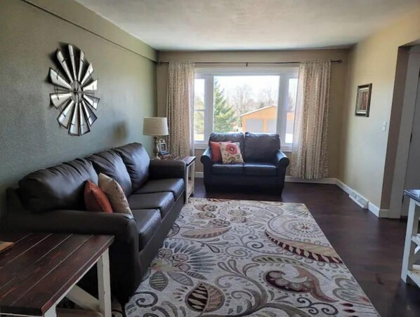 Smart TV, fireplace, DVD player