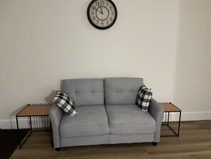 Living area - Entire Home - Work From Home Ready (Baltimore)