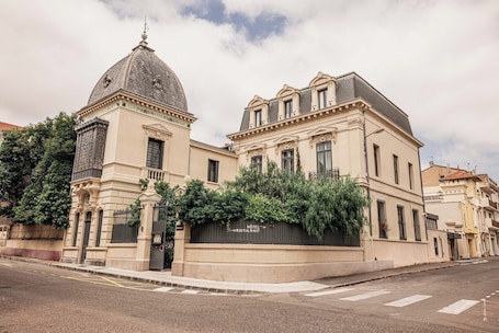 Front of property. Hotel Le Mosaïque