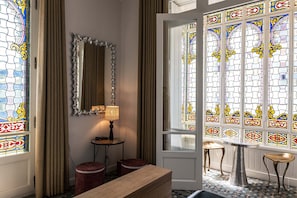 Suite la Mosaïque | Down duvets, pillow-top beds, minibar, in-room safe